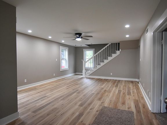 2nd image of 1602 Etna Ave
