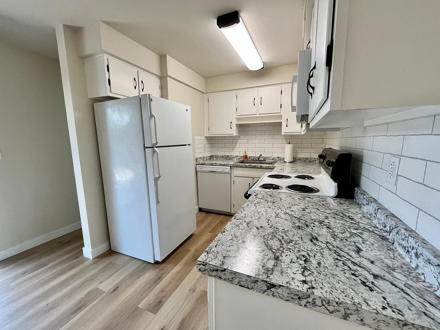 3 bed, 1.5 bath, 1080 sqft, $2,200 — Photo 1