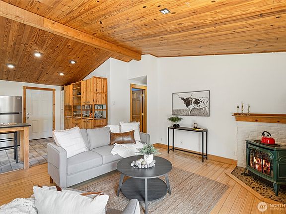 2nd image of 20580 Stephen Drive NE