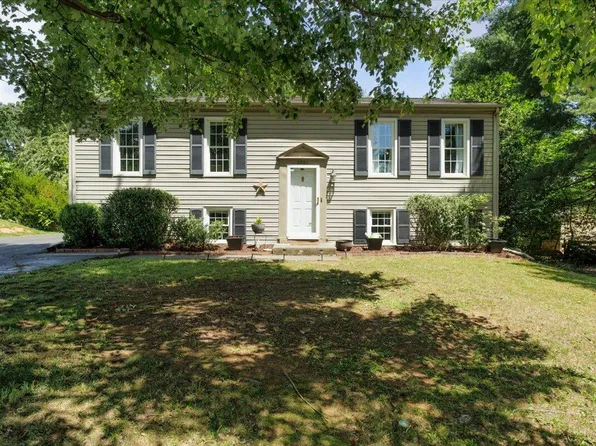 2965 Creekwood Dr, Salem, VA 24153