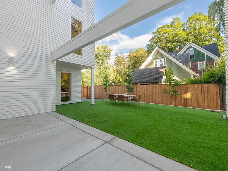 8770 N Willamette Blvd — Photo 24