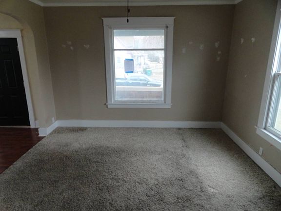 5th image of 1207 E Grove St