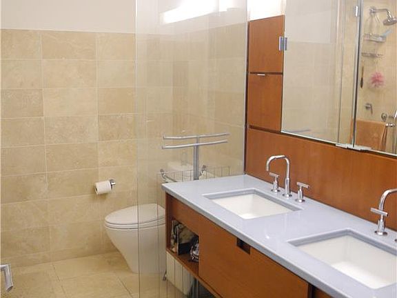 4th image of 2 River Ter APT 11A