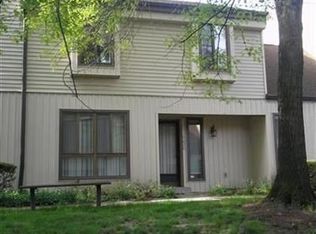 6626 S Berkley Sq #F4, Mayfield Hts, OH 44143