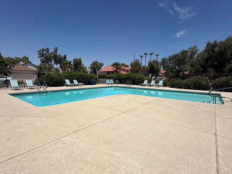 965 E Gila Ln — Photo 44
