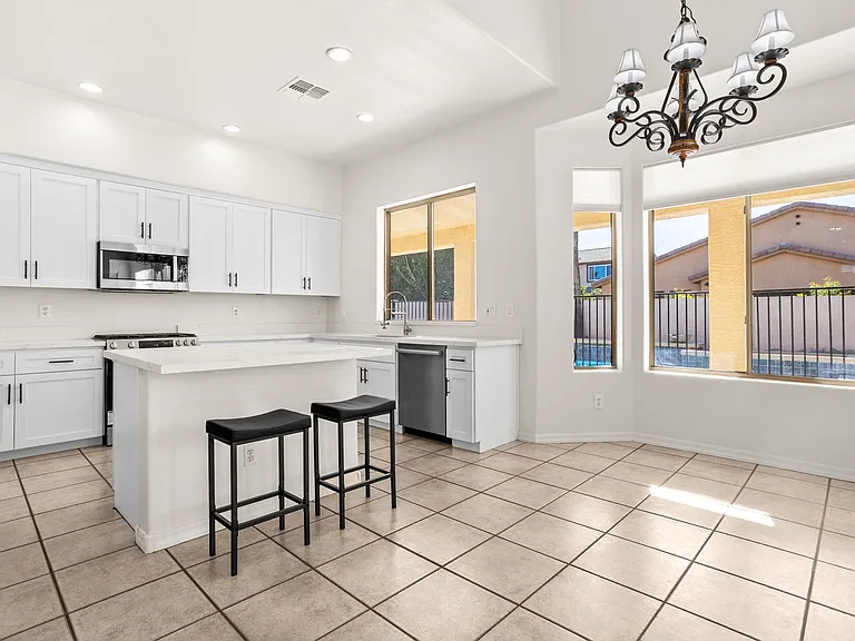 1247 E Kenwood St — Photo 11