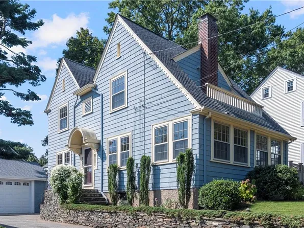 71 Fosdyke St, Providence, RI 02906