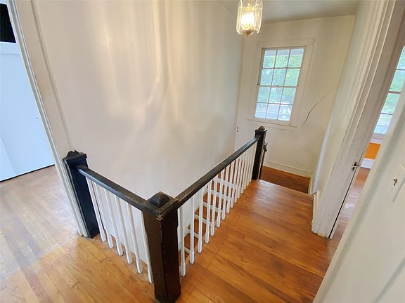 24th image of 107 E Herndon St