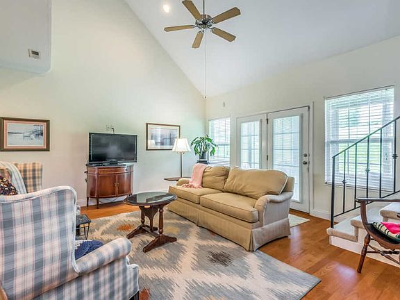 3rd image of 257 Meadow Walk Ln
