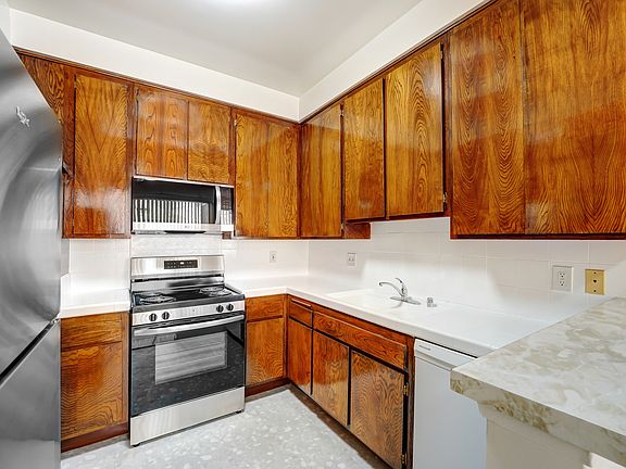 5th image of 1134 11th St APT 103