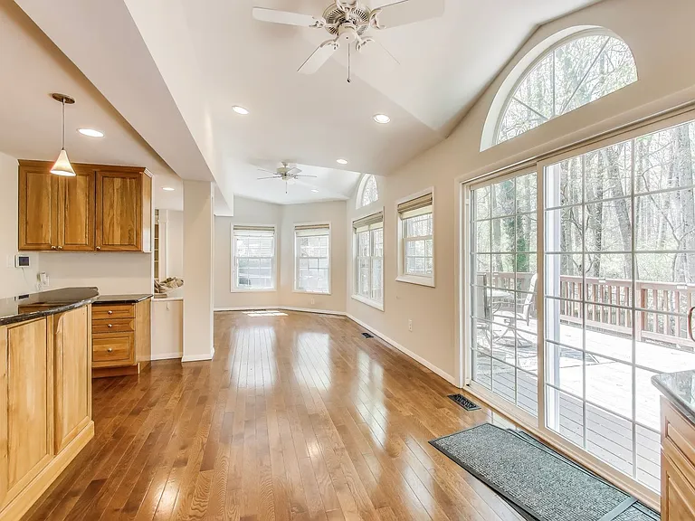 1337 Crockett Ln — Photo 12