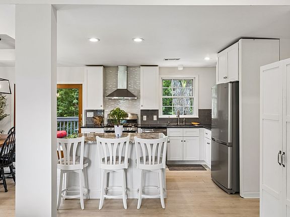 5th image of 5915 Kinsdale Dr
