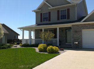 718 Avalon Dr, Columbus, WI 53925