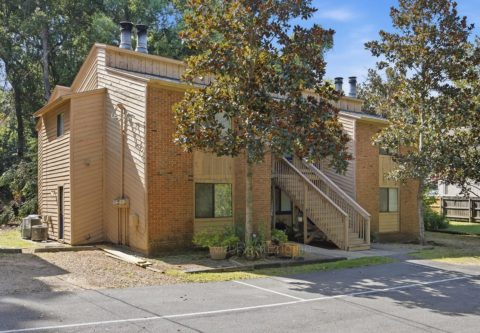 2 bed, 1.0 bath, 896 sqft, $1,100 — Photo 1