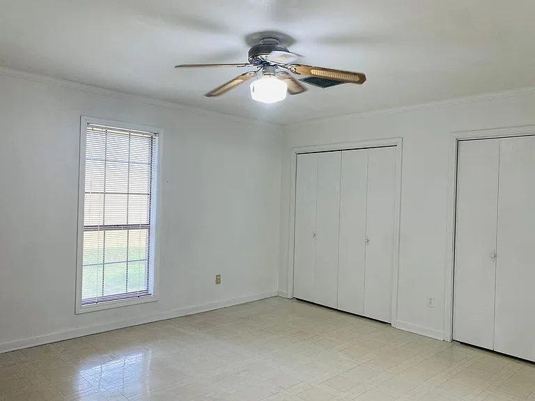 114 Saint Nicholas Dr — Photo 14