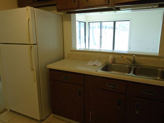 5th image of 915 N Countryside Dr APT 120