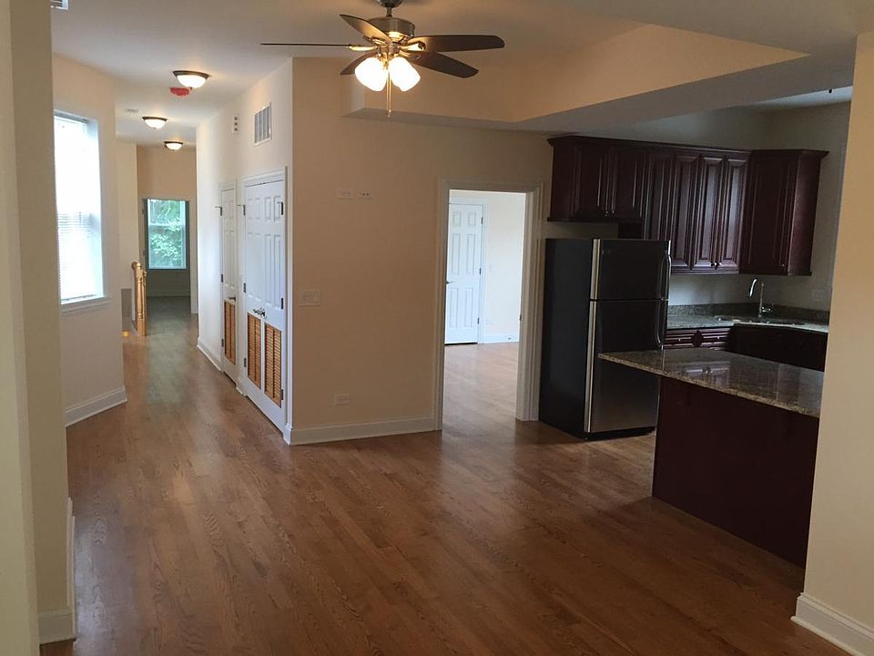 1st image of 6216 N Lakewood Ave #2N