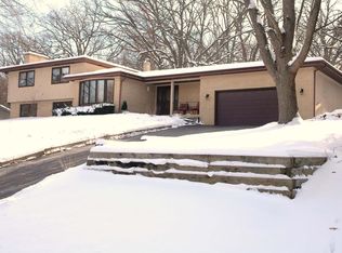 1115 Surrey Ln, Algonquin, IL 60102