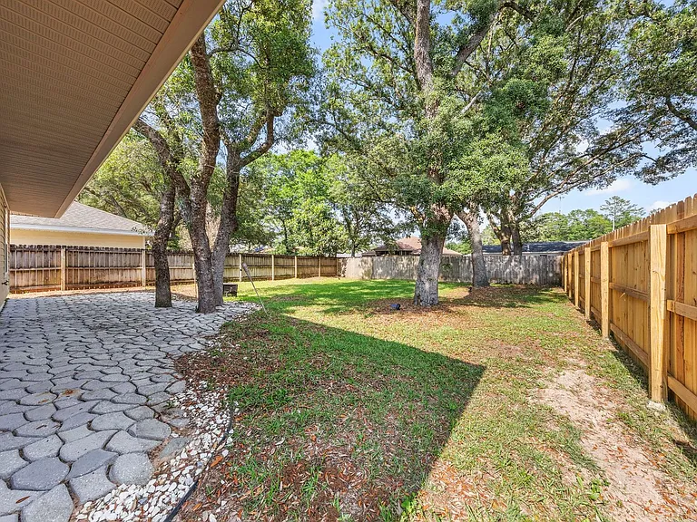 302 Palm Blvd N — Photo 37