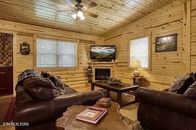 3rd image of 1140 Pinyon Cir