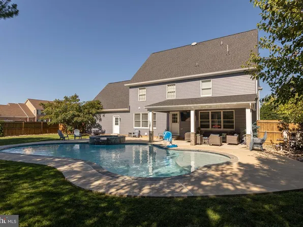 205 Crestleigh Dr, Winchester, VA 22602