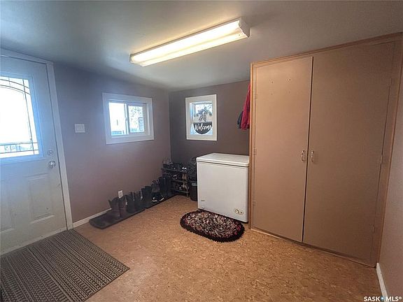 3rd image of 414 2nd Ave E