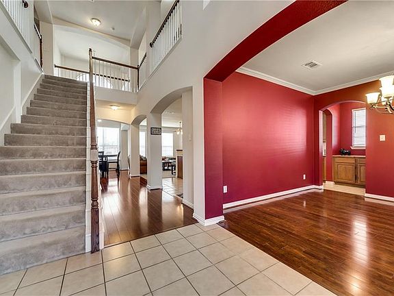 4th image of 423 Persimmon Dr