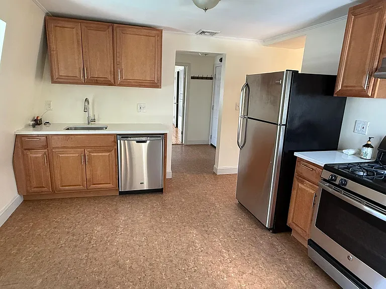 Eat-in Kitchen unfurnished
