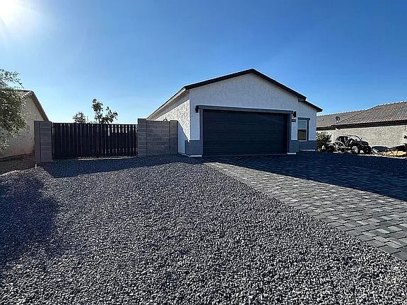 Spacious side yard with RV gate