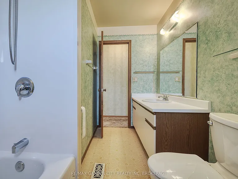 7740 Chorozy St — Photo 21