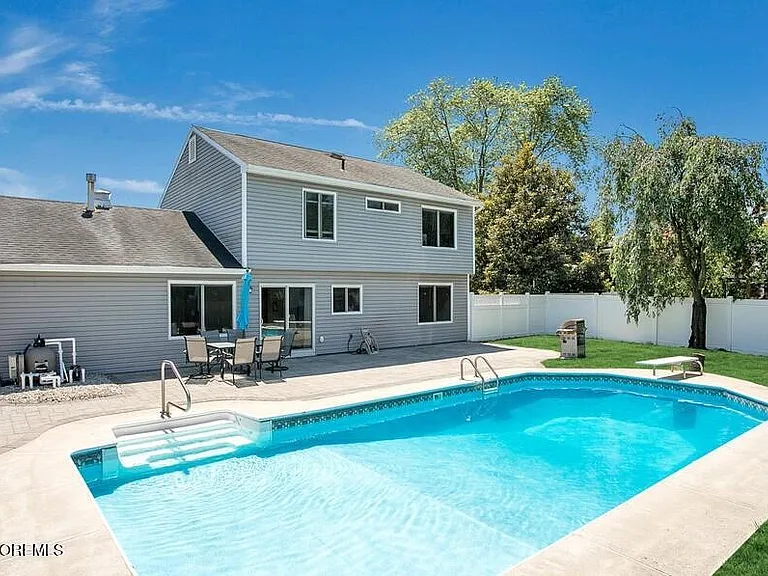 960 Green Hill Blvd — Photo 1