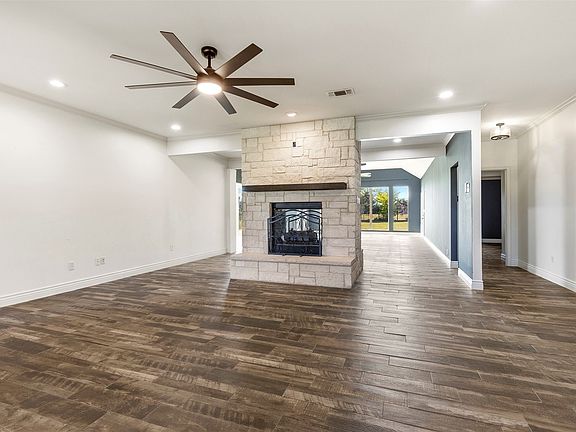 4th image of 1108 Ridgeview Dr
