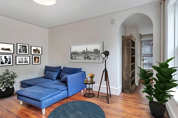 Rented by Avi Nash Associates | media 3
