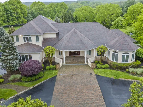 420 Fawns Run, Morganville, NJ 07751