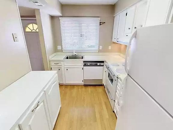 4th image of 1622 Hollow Dr