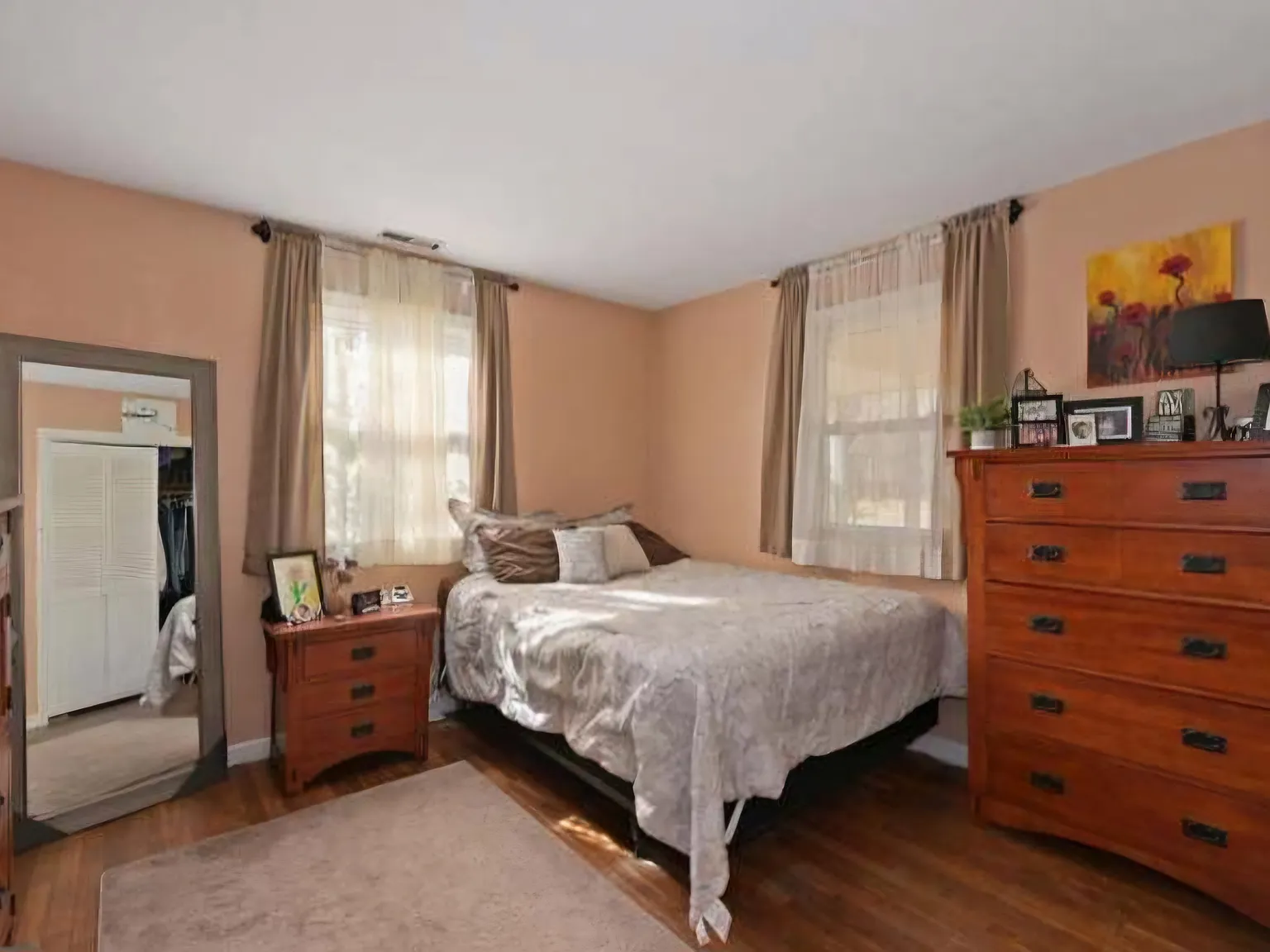 3 bed, 912 sqft, $2,200 — Photo 3