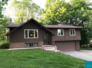 1015 Redbud St, Duluth, MN 55811