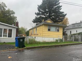 65 Trento St, Iselin, NJ 08830