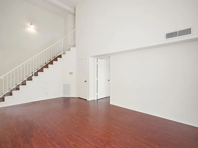 10845 Camarillo St — Photo 26