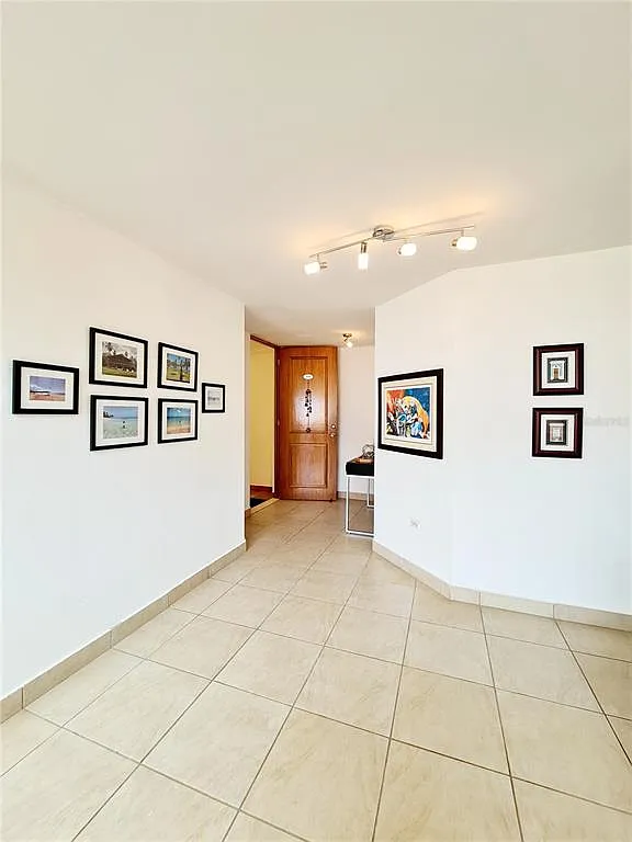 2 bed, 2.0 bath, 2280 sqft, $3,000 — Photo 2