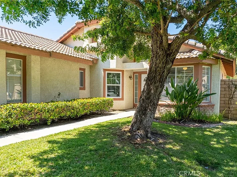 3321 Mountainside Dr — Photo 2