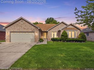 48582 Penrose Ln, Macomb, MI 48044