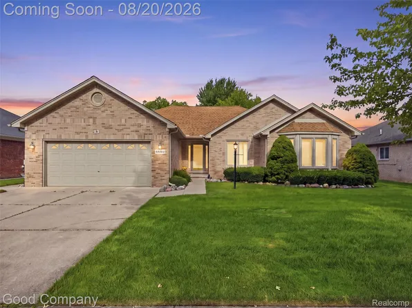 48582 Penrose Ln, Macomb, MI 48044