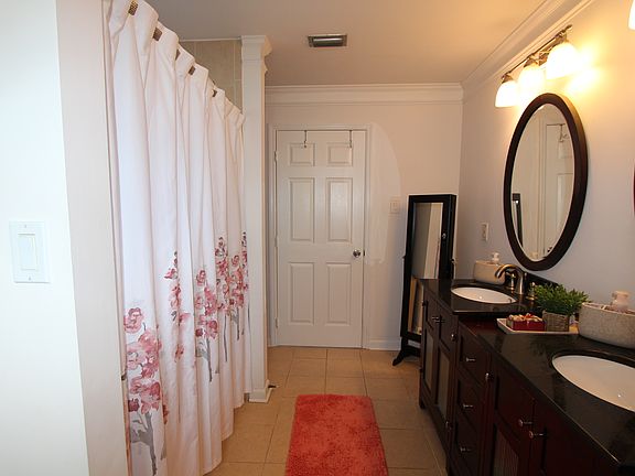 5th image of 10034 NW 52nd Ter
