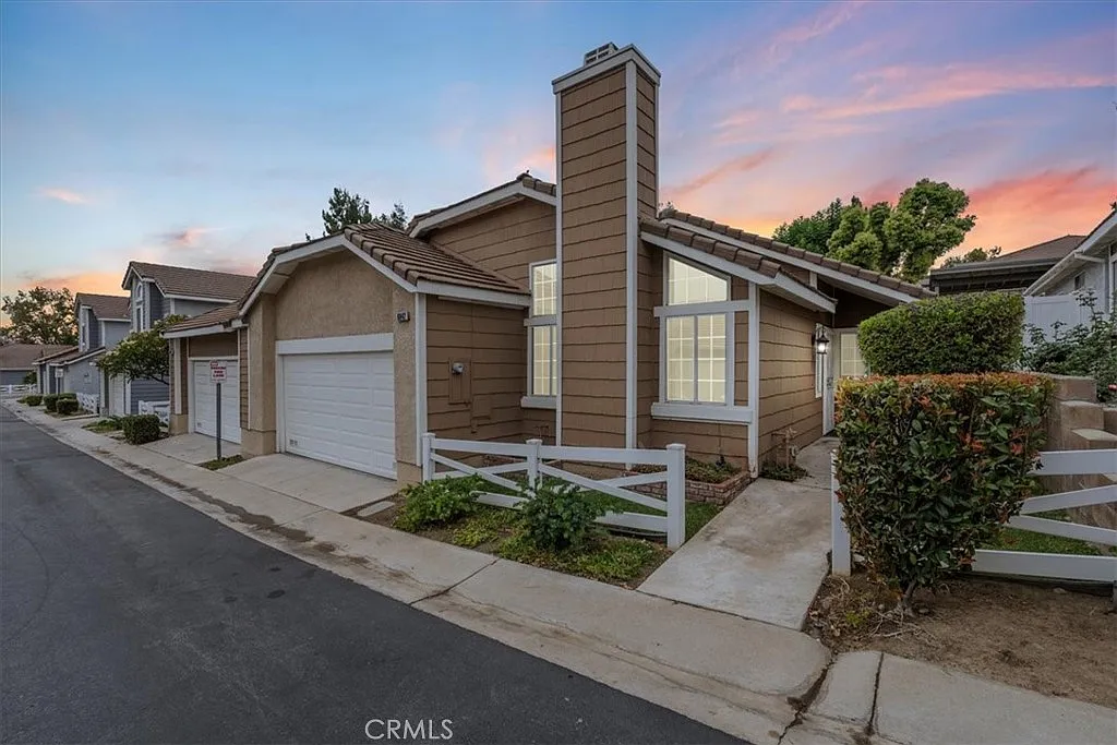 3 bed, 1160 sqft, $3,475 — Photo 1