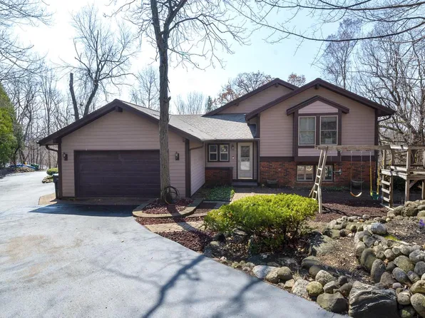 S69W24615 Longview COURT, Waukesha, WI 53189