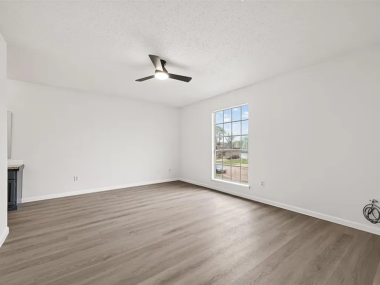 7523 La Place Dr — Photo 26