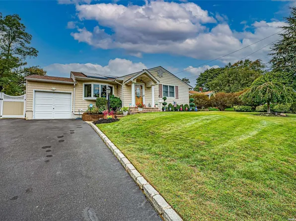 3 Byrd Court, Kings Park, NY 11754