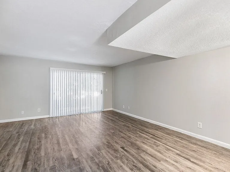 Townsend Apartments — Photo 15