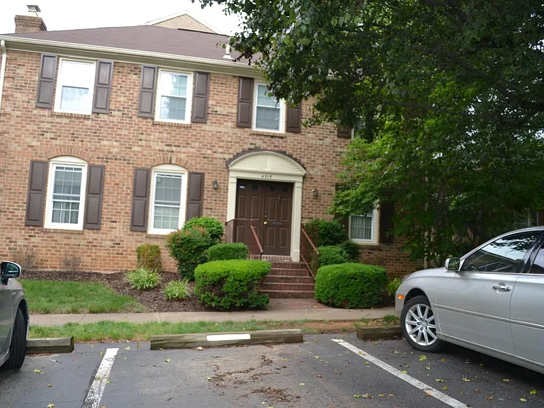 End unit townhome
